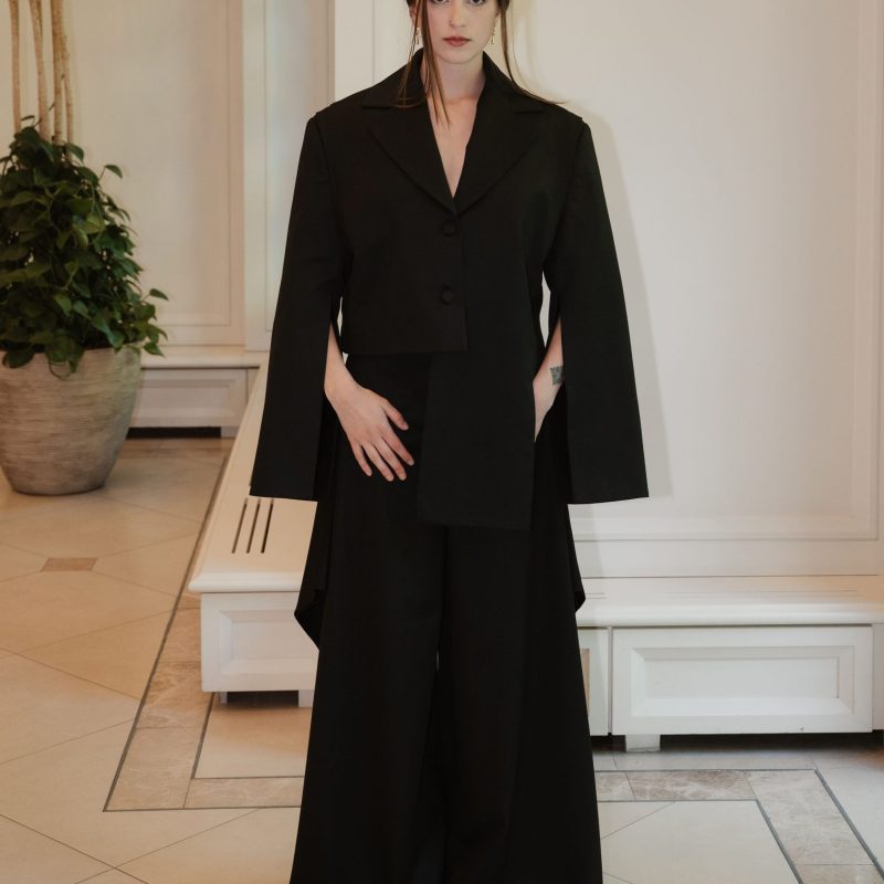 Split-Sleeve Cropped Blazer